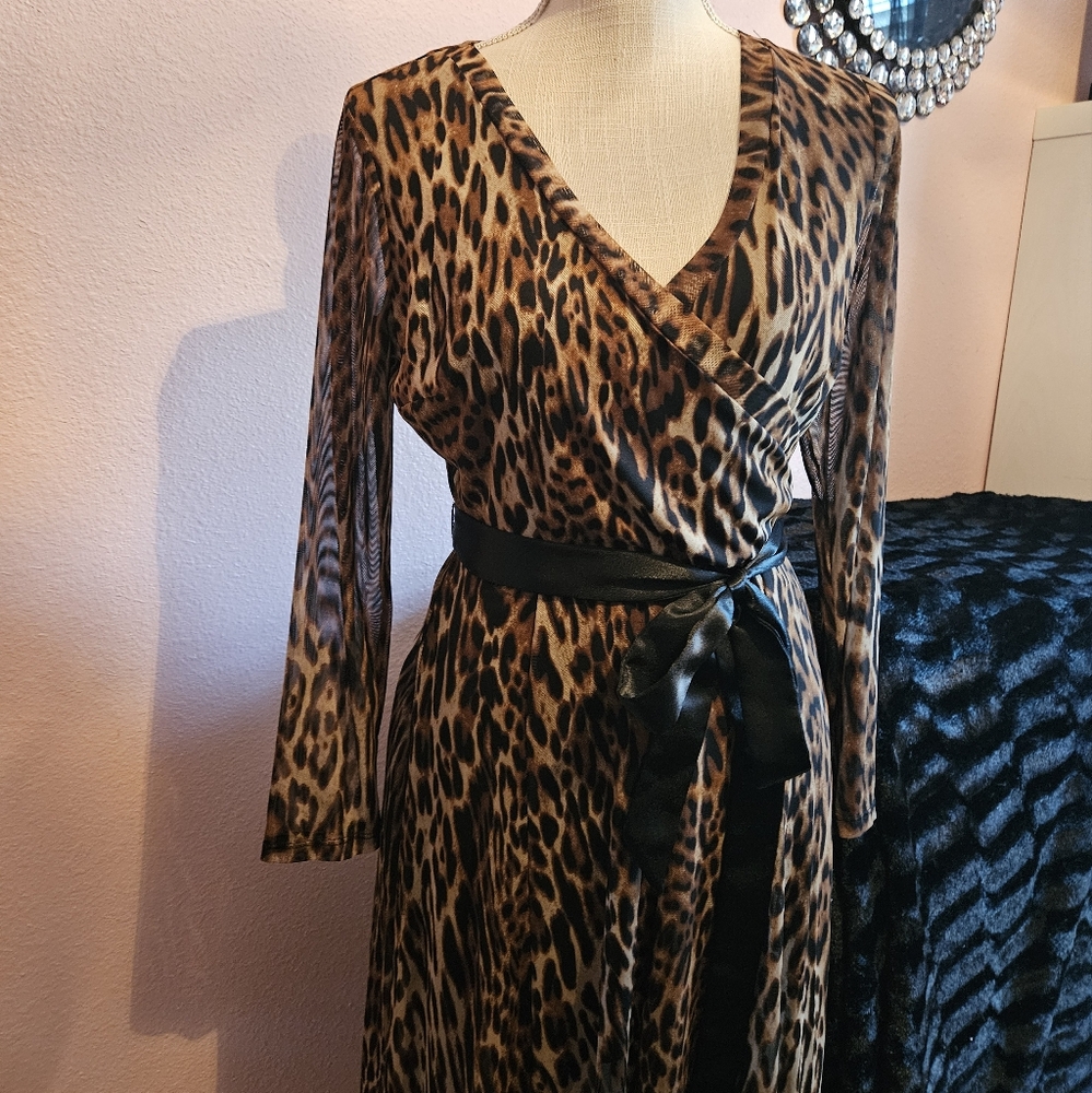 Stella & Julie Dress leopard long sleeve asymmetrica fully lined Sz 8 black belt